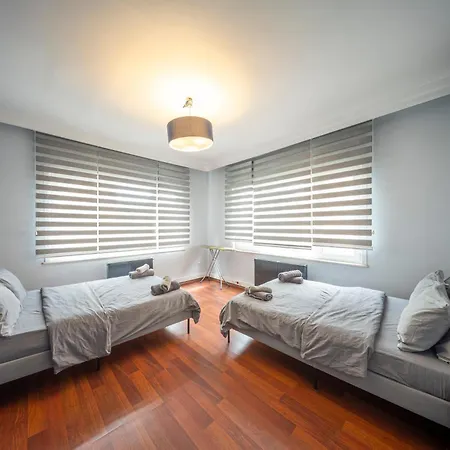 Luxurious Four Bedroom In Taksim, 4acs Apartment Istanbul