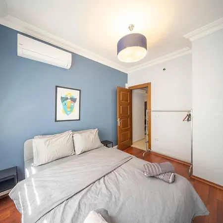 Luxurious Four Bedroom In Taksim, 4acs Apartment